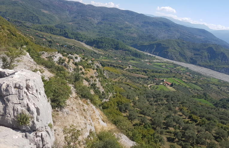 Letan , skaji më lindor i daljes së karbonateve në sipërfaqe